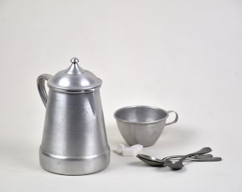 Small aluminium coffee pot : Tea and chocolate maker or milk boiler vintage