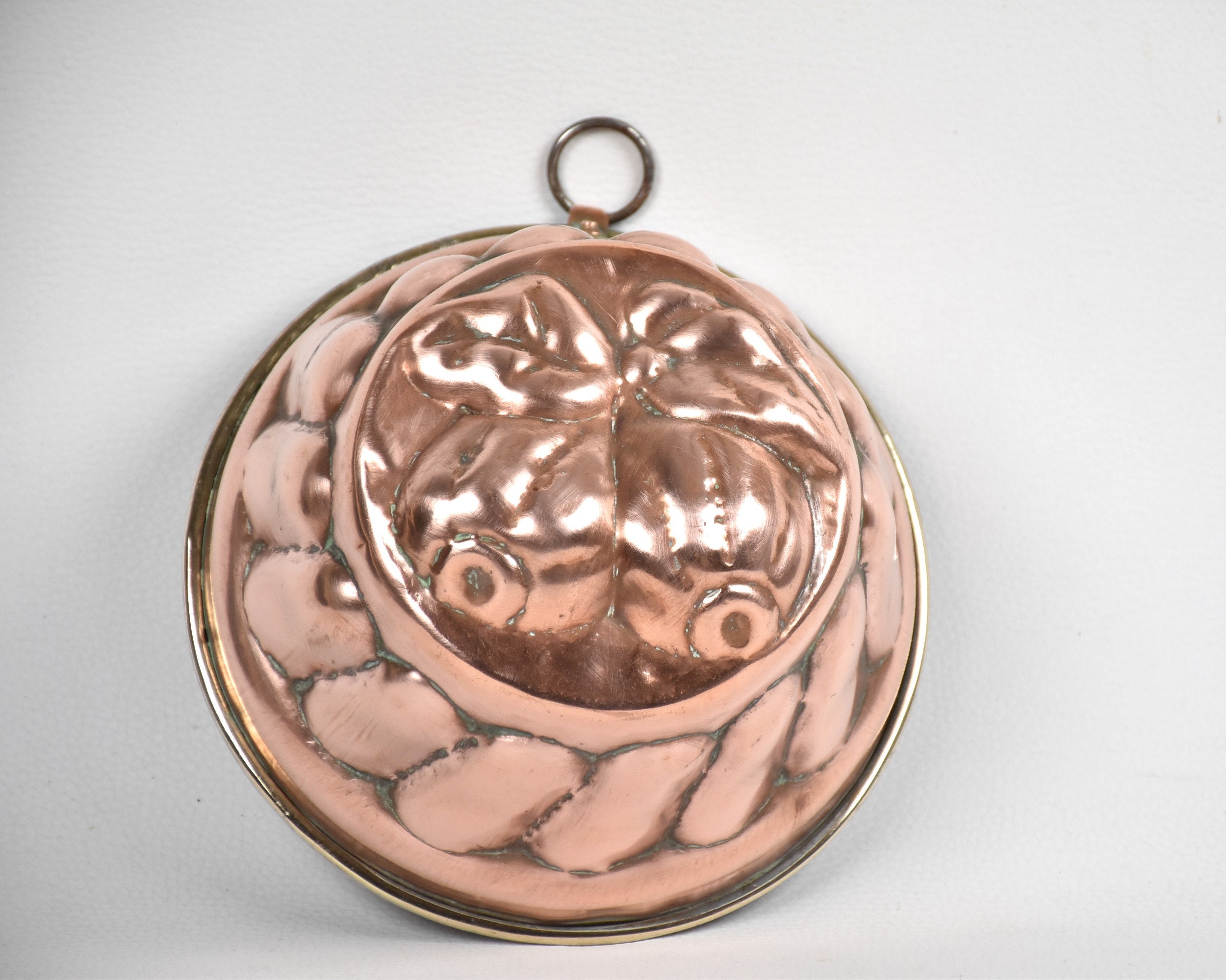 Ancien Moule à Gateau Rond en Cuivre, Décor Fruits