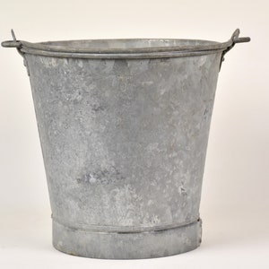 Small galvanized bucket vintage : Outdoor hanging planter pot Farmhouse patio and garden decor image 2