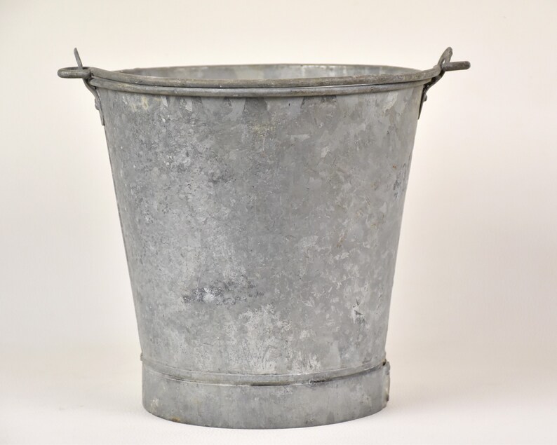 Small galvanized bucket vintage : Outdoor hanging planter pot Farmhouse patio and garden decor image 2