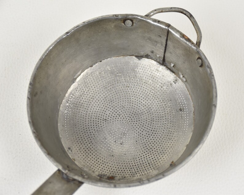 Small metal colander vintage, Wall hanging strainer, Farmhouse kitchen utensil decor antique image 6