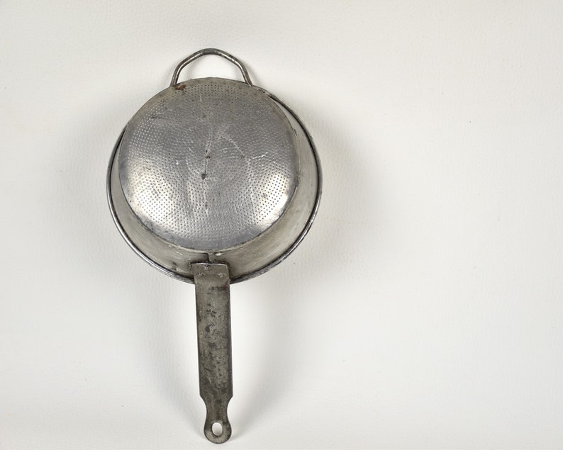 Small metal colander vintage, Wall hanging strainer, Farmhouse kitchen utensil decor antique image 5