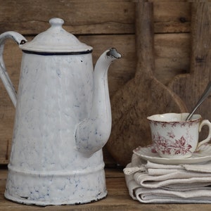 Vintage white and blue enamel coffee pot - Rustic kitchen decor