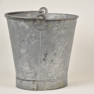 Small galvanized bucket vintage : Outdoor hanging planter pot Farmhouse patio and garden decor image 3