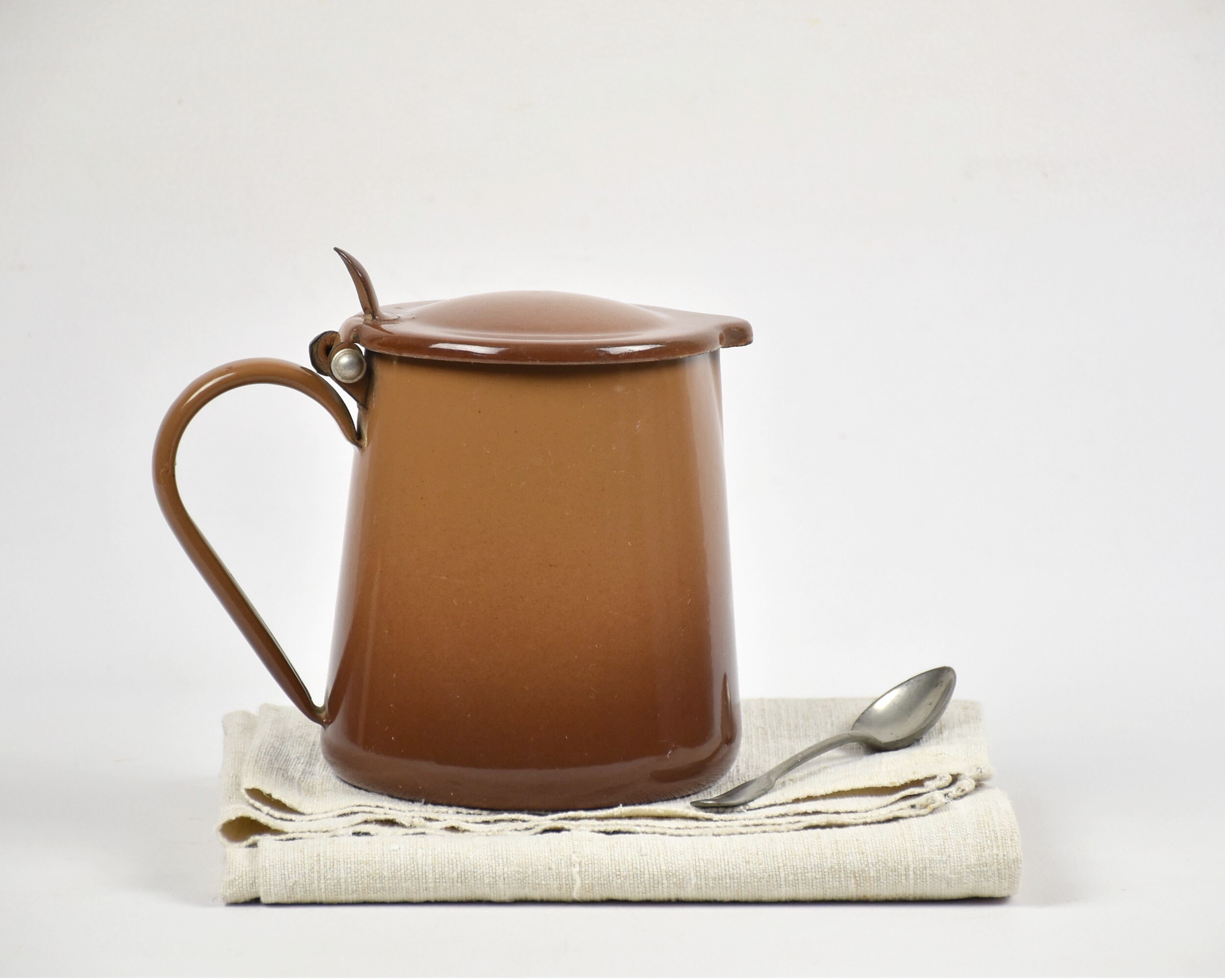 Ancien Pichet à Crème ou Pot Café Émaillé Marron avec Couvercle Pour La Décoration