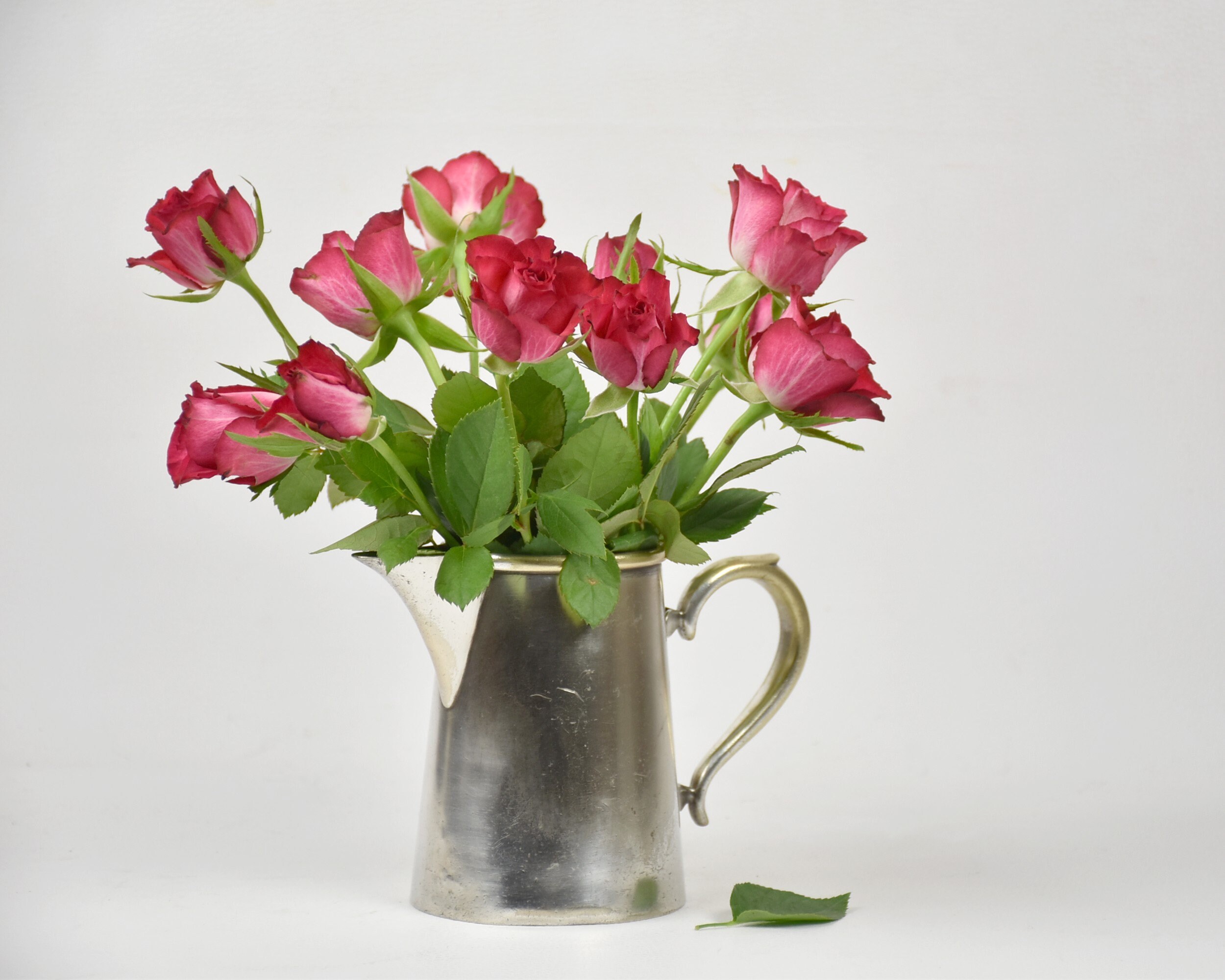 Ancien Petit Pichet ou Vase en Laiton Pour La Décoration de Maison