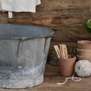 Galvanized zinc planter basin tub : Vintage outdoor garden decor - French farmhouse and laundry room