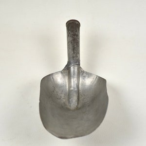 Vintage grain scoop Metal measuring cup for farmhouse kitchen decor image 8