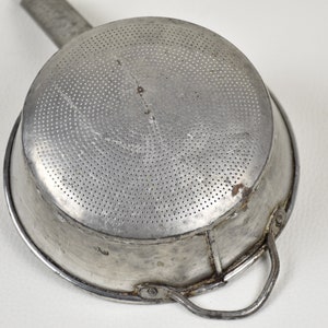 Small metal colander vintage, Wall hanging strainer, Farmhouse kitchen utensil decor antique image 8