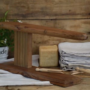 Ancienne planche à repasser les manches : Décoration de buanderie vintage