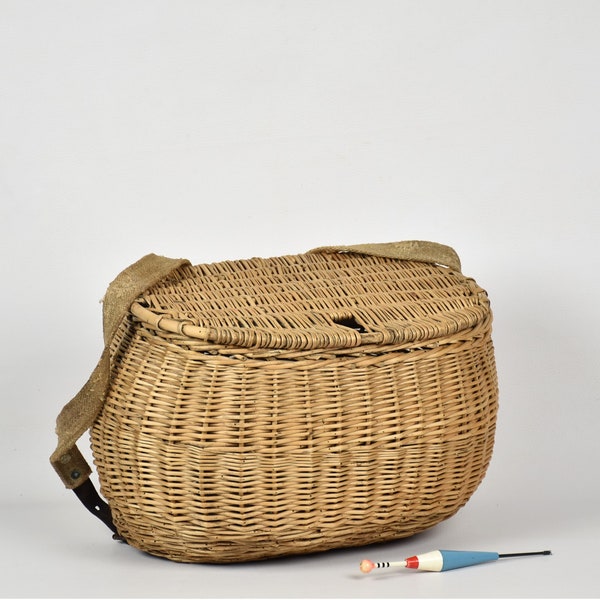 Ancien panier en rotin  Sac à dos  Pour la pêche la cueillette et la decoration