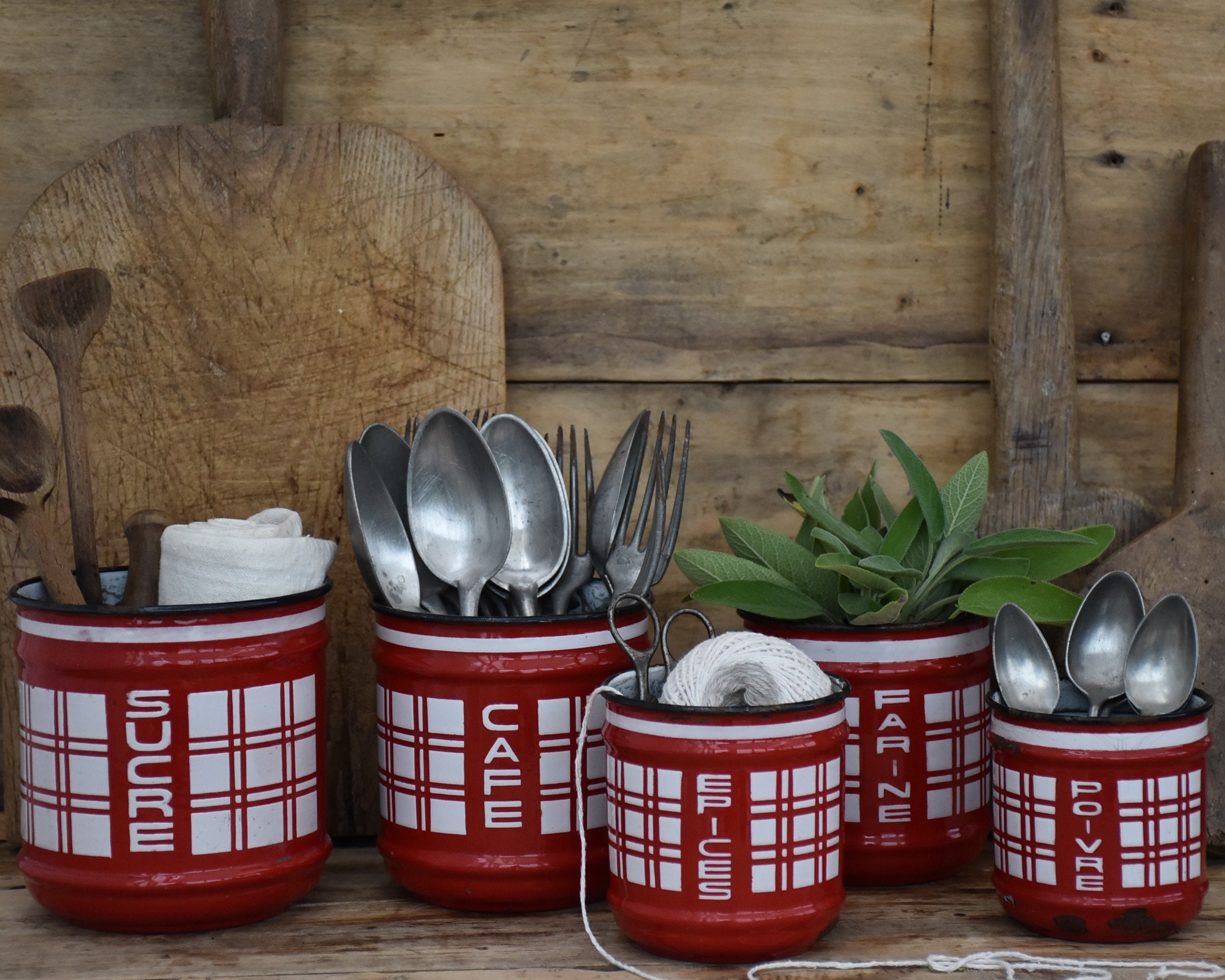 Série de 5 Anciens Pots à Épices Émaillés Rouge et Blanc Sans Couvercle, Cuisine Vintage