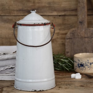 Vintage Milchkännchen weiß: Rustikaler Milchkännchenhalter für die Küche