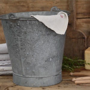 Small galvanized bucket vintage : Outdoor hanging planter pot Farmhouse patio and garden decor image 1