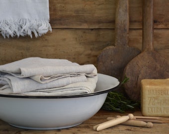 Ancienne grande bassine émaillée blanche avec bordure noire