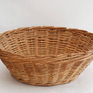 Wicker baker basket vintage : Round bread storage for farmhouse and country kitchen decor image 3
