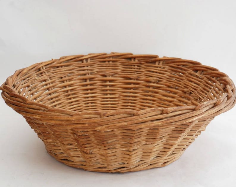 Wicker baker basket vintage : Round bread storage for farmhouse and country kitchen decor image 3