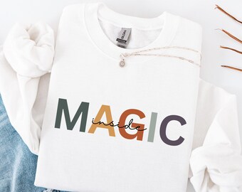 Magic Inside Fantasy Sweatshirthirt, Magical Shirt, Magie Geschenk, Bücherwurm, Bookish Fashion, Leseratten Kleidung, Mystic Tee