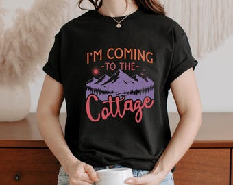 Cottage T-Shirt, Cozy Bookish Shirt, Cottagecore Tshirt, Reader Aesthetic Sweater, Book Lover Geschenk, Hockey Romance Merch