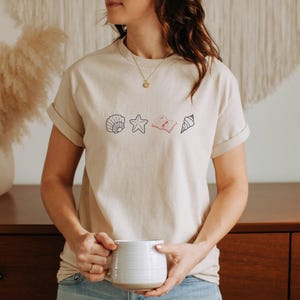T-shirt met schelpenprint voor de zomer, T-shirt voor boekenliefhebbers, T-shirt om te lezen op het strand, T-shirt met zomerboekprint, Cadeau voor lezers, T-shirt voor boekenliefhebbers