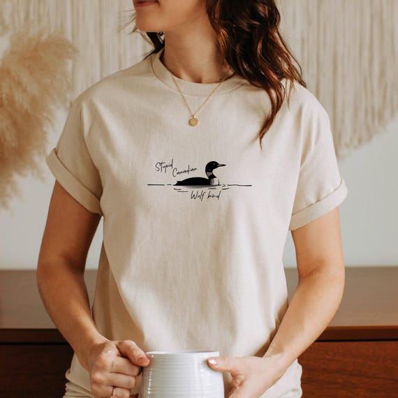 Stupid Canadian Wolf Bird T-Shirt, Hockey Romance Shirt, Bookish Fan Pulli, Cozy Reader Sweatshirt, Lustiges Book Merch Zitat