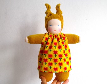 Muñeca Steiner orgánica, muñeca Waldorf amarillo, de piel clara, bollo, muñeca con vestido, compañero de niño, cariño, regalo para niña, Steiner dukke