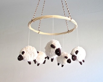 Bébé mouton mobile, agneau bébé mobile, agneau décor agneau, bébé mobile noir et blanc, cadeau de douche, pépinière d’agneau, mobile non genré