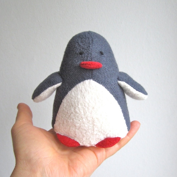 Bio Pinguin Spielzeug, Bio Stoffpinguin, Pinguin Stofftier, handgemachtes Spielzeug Pinguin, umweltfreundliches Pinguinspielzeug, weißes und graues Spielzeug