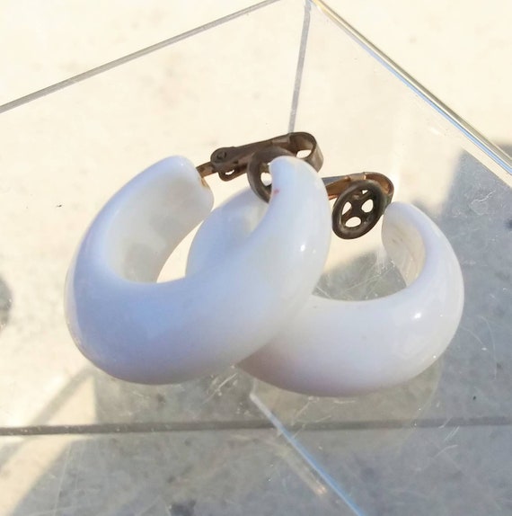 Trifari White Plastic Vintage  Clip On Hoop Earrin