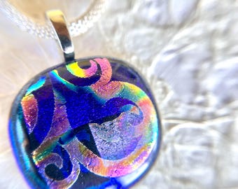Colgante de vidrio dicroico fundido: collar azul cobalto hecho a mano