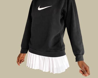 Nike y2k sweat-shirt, in black, center swoosh embroidered in white.