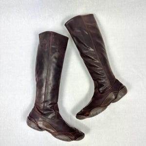 Archival „THIOU 02“ Bottes hautes Marithé + François Girbaud in Leder, aus Kakao, in Neuf