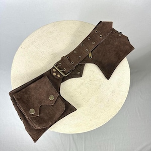 Utility leather multipocket belt feature grommets and builts