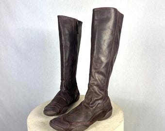 Archivo " THIOU 02 " Botas altas de piel Marithé + François Girbaud, en ante color cacao, nuevas a estrenar