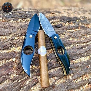 Handmade Cigar Cutter Damascus Cigar Knife - Cigar Accessories Folding Cigar Tool Pocket knife Made of Buffalo Horn with Leather Sheath