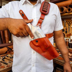 Handgefertigtes Brustholster aus Leder für Revolver – Maßgefertigtes Brustholster aus Leder mit Patronenschlaufen – Für alle Waffenmodelle