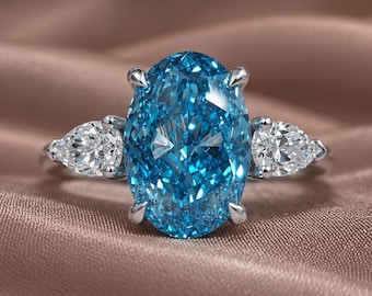 Anillo de cóctel azul ovalado con diamante cultivado en laboratorio y piedra lateral en forma de pera. Diamante certificado IGI de 4 quilates. Anillo de tres piedras hecho a mano. Regalo de aniversario para ella.