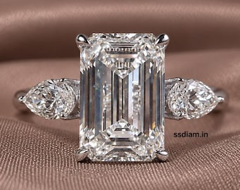 Anillo de compromiso de esmeralda con diamante cultivado en laboratorio y piedras laterales en forma de pera. Anillo personalizado de tres piedras con diamante certificado IGI de 4 quilates. Regalo ideal para ella.