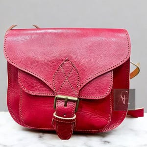Bolso de hombro rojo para mujer / Mini bolso de mano de cuero / Bolso de hombro minimalista / Monedero de cuero hecho a mano