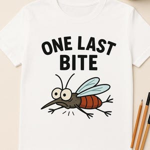 面白い蚊のシャツ - 最後に一口漫画Tシャツ - 潰れた虫のTシャツ - 夏のユーモアギフト - 昆虫ジョークのユニセックスTシャツ
