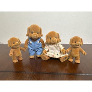 Vintage Sylvanian Families Calico Critters Yellow Labrador Family Gripping Hands