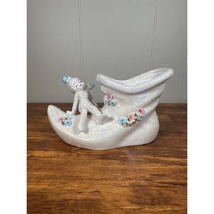 Vintage Lefton Pixie Elf sur un pot de fleurs ou un vase figuratif Lustre irisé Fairy Core