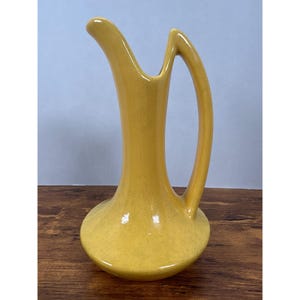 Niloak Ewer Vintage 1940&#39;s Art Pottery Vase MCM- Yellow 7&quot;