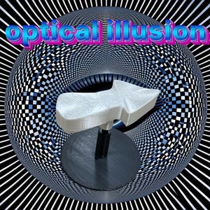 Może przedstawiać: Biała rzeźba strzały na czarnym stojaku, na tle czarno-białego tła iluzji optycznej. Słowa "Optical Illusion" są wyświetlane niebieską i różową czcionką nad strzałką.