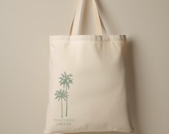Può includere: Una borsa tote in tela bianca con un design di palma verde e il testo "Puerto Rico" e "Sofia & Josh".