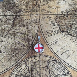 England Flag Necklace Pendant -  Stainless Steel & Glass Finish - 10mm