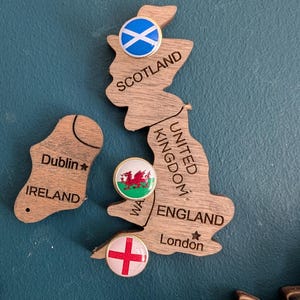 Épinglette pour drapeaux pour carte du monde en bois Royaume-Uni - Épinglette de carte du Royaume-Uni - Épinglette de carte de GB - Grande-Bretagne - Angleterre \ Pays de Galles \ Ecosse - Appréciez le bois