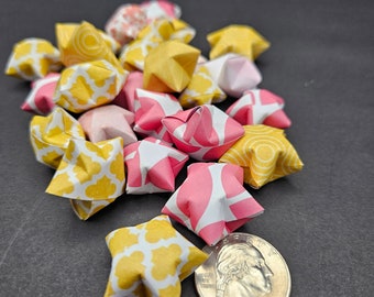 25 Love Quote Origami Stars: Wedding Anniversary Favors