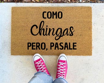 Como Chingas Pero Pasale – 16x24" 17x30" 24x36" – Funny Spanish Doormat Mexican Humor Rug Coir Welcome Mat Cheeky Gift Porch Entry Decor