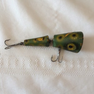 Antique 3 Fishing wood Lure - green spotted Fred Arbogast - Jitterbug